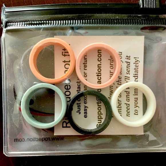 Silicone ring set, varied sizes women’s 7-10 - Picture 1 of 2
